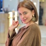 Zahra Habib Instagram - هلو للبدايات الجديدة المعروف انوا الأنثى تكص شعرها من يكون صاير وياها شي مهم ومصيري … بنوتات شنو السبب اللي ممكن يخليكم تگصون شعركم؟؟