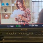 Zahra Habib Instagram - Behind the scenes مالتنه مو مثل اي مسلسل الوضع خارج نطاق السيطرة ومحرج جداً واصلين مرحلة نحسب السحكات لبعض نصطاد منو نايم بالسيت وتصوره نشوف منو يفز ونسويله مقالب الوضع صعب يا جماعة صعععععب 😂😈 Tunis, Tunisia