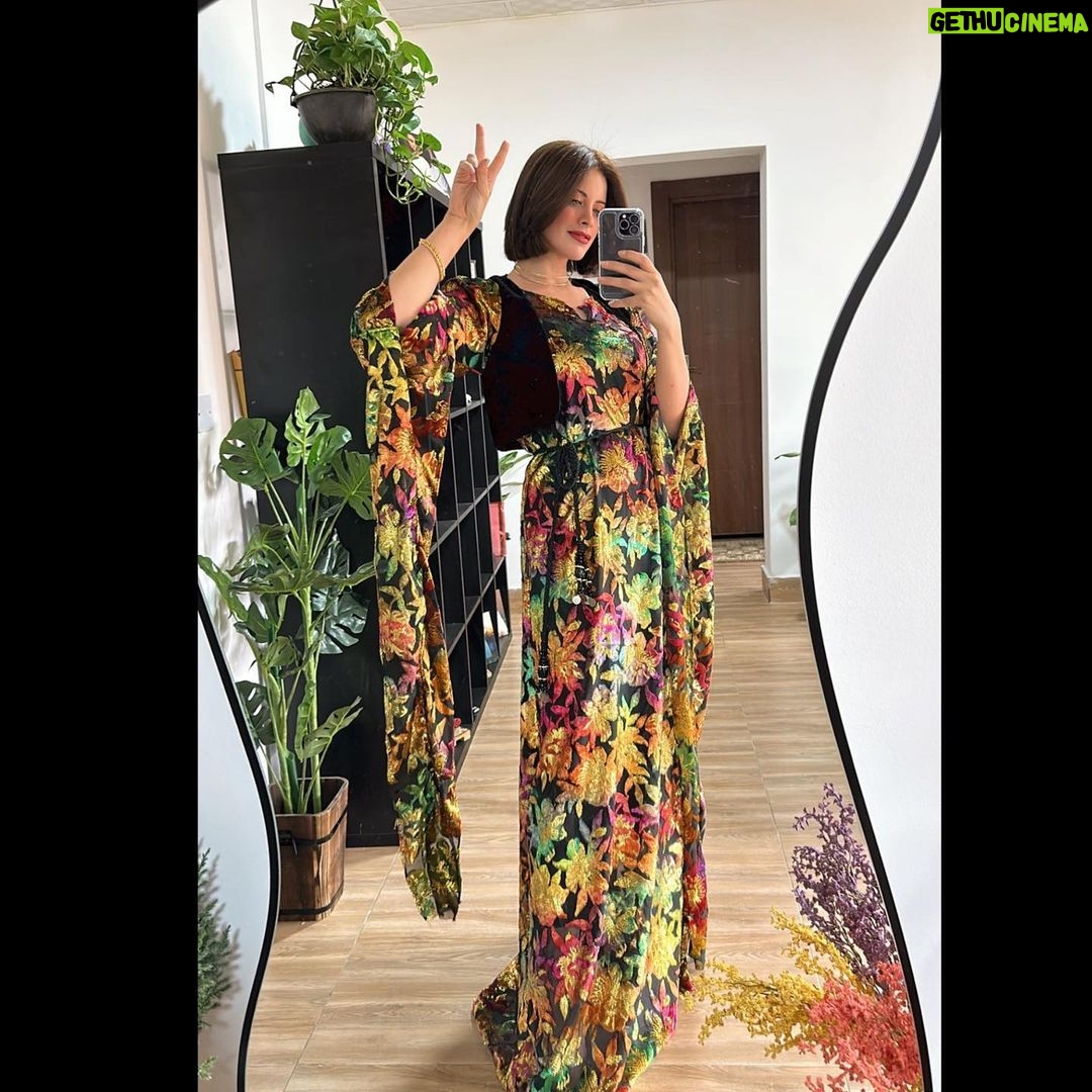 Zahra Habib Instagram - نوروز سعيد للحلوين محبين الألوان الجميلة بكل مكان بالعالم😍 كل سنة وانتوا بخير وحلوين🌹 Baghdad, Iraq