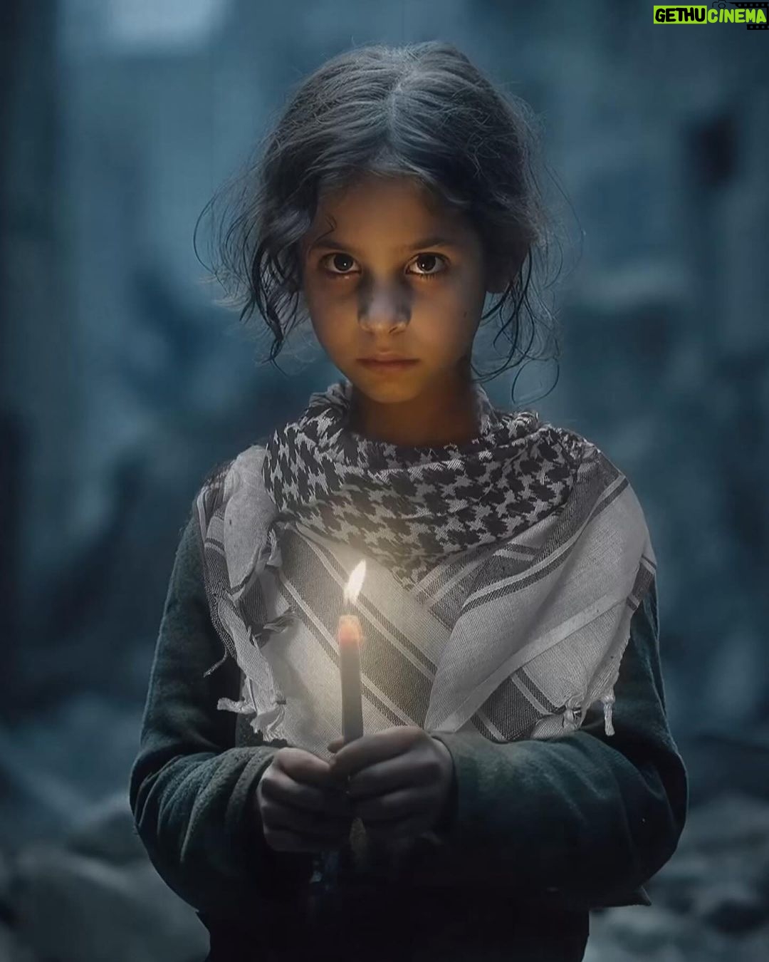 Zahra Habib Instagram - طفلة غزة تشعل شموع مو لأرضها او اهلها واصدقائها لا تشعل شمعة لكل المتفرجين كون الله يحرر قلوبهم مثل قلبها 💔