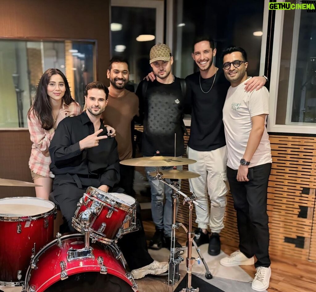 Zara Khan Instagram - As an artist I’m so happy to share that this weekend that passed by has been the most satisfying for me creatively and im so glad to have met such beautiful people with an equal amount of passion for music who don’t know anything accept for living eating and breathing music ! @rajatchandraofficial @aksshat.mudbidri thank u for always having my back an putting this session together it was such a wonderful experience! @taylorjones u are as crazy as me and I love it ! @itsmichaelmancuso your a fallen angel from musical heaven ! @alawnmusic your so multitalented and your sound is something else ur a genius ! But above all everyone in this picture is full of such good energy and I hope we all keep getting the success and love we work so hard for in music 🫶🏻🧿 #love