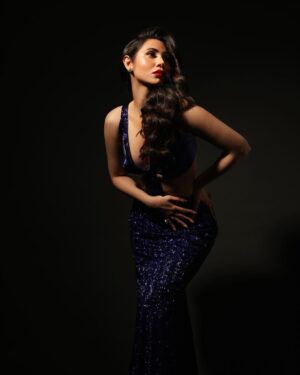 Zara Khan Instagram - Shining like Saturn 🪐 💙…
.
.
.
Styled by @hitendrakapopara
Outfit @dlmayaofficial
Styling team @tanyakalraaa @nidhi_harsora21 @shiks_gupta25
Shot by @ajayjangidphotography
Makeup @vishakhadjain 
Hair @chettiarqueensly
