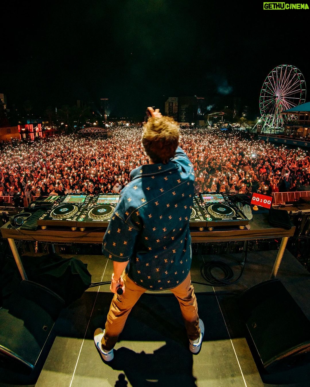 Zedd Instagram - Got to play a FREE block party in Phoenix last night. Felt so good to be back in AZ. :) Biiiig thanks to @att for putting all this together and keeping it free for the public!! ♥️ 📷: @ai.visuals Phoenix, Arizona