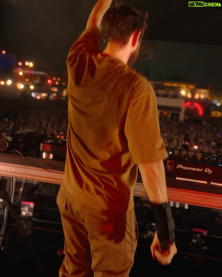 Zedd Instagram - Got to play at Universal Orlando last night and it truly was one of the most lovely, positive audiences. Besides… I got to be on rides all day 😅. Till next time, Orlando ♥️. 📸: @nickfarrar Orlando, Florida