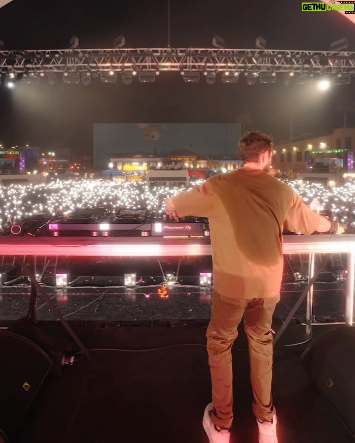 Zedd Instagram - Got to play at Universal Orlando last night and it truly was one of the most lovely, positive audiences. Besides… I got to be on rides all day 😅. Till next time, Orlando ♥️. 📸: @nickfarrar Orlando, Florida