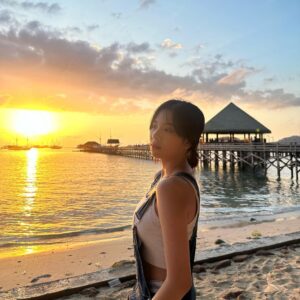 Zee JKT48 Instagram - Chasin' that sunset 🌤️