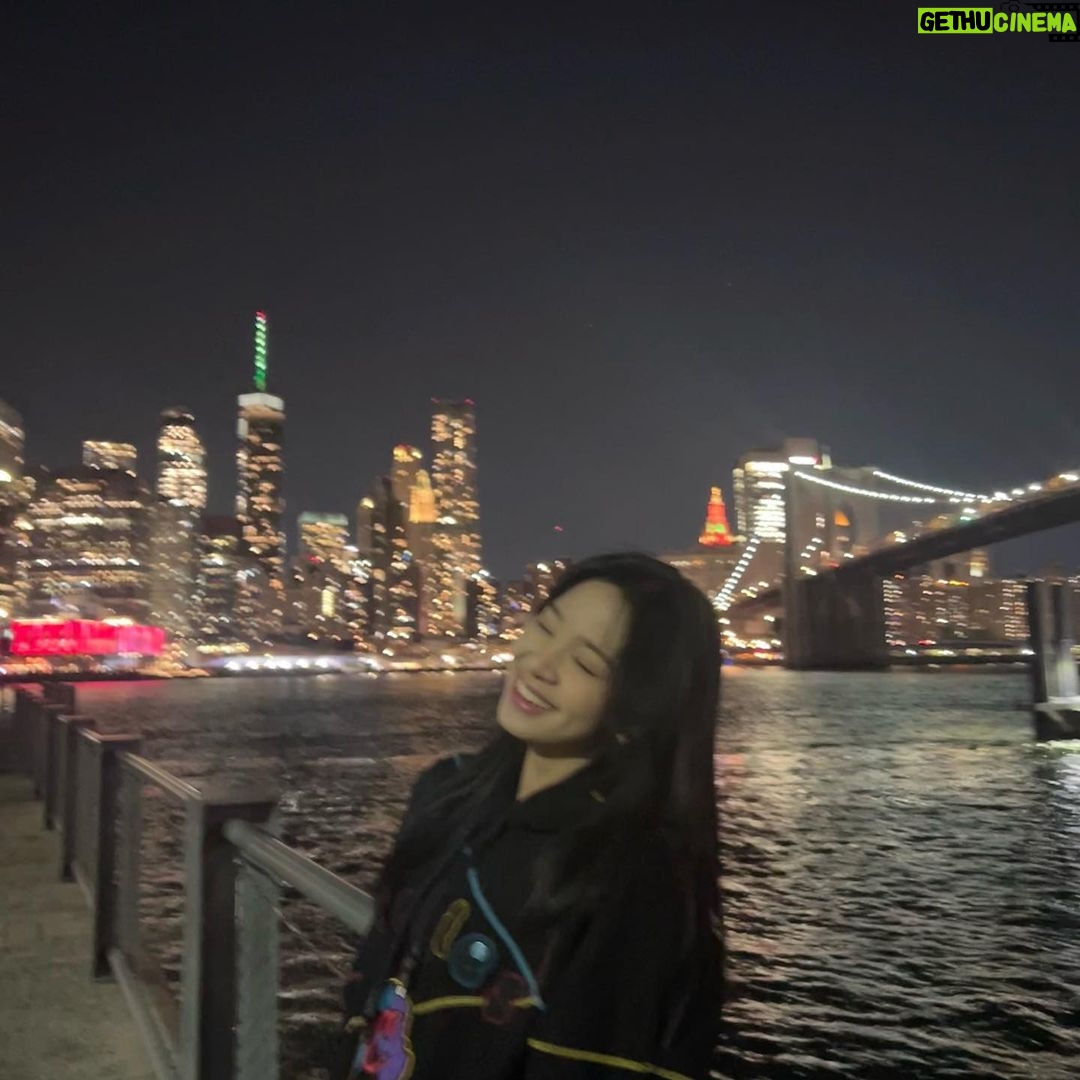 Zee JKT48 Instagram - pretty lights 🌃🌉 DUMBO, Brooklyn