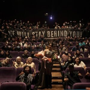 Zee JKT48 Instagram - gala premiere film “KALIAN PANTAS MATI” terimakasih sudah hadir! and special thanks to @paragonpictures.id @kalianpantasmati tayang di bioskop 13 oktober 2022 🫶🏻 wardrobe by @ivan_gunawan @love_ivangunawan makeup hairdo by @endahsns @elzmelatisaputra photos by @rezzahabibie @mkhalidee