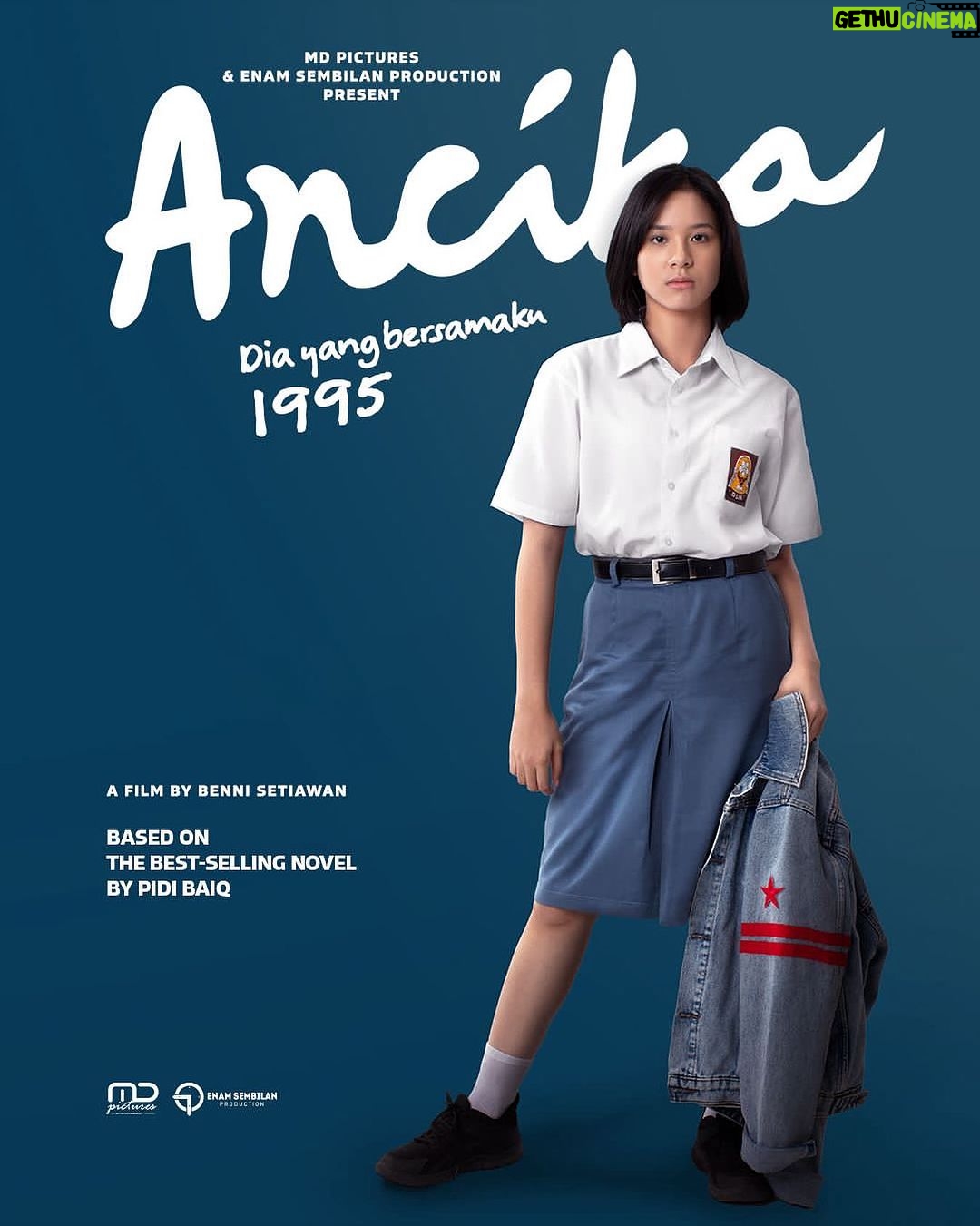 Zee JKT48 Instagram - Kapan yaaa kira-kira ketemu Ancika di bioskop? Tulis tebakan kamu di kolom komentar! โคต๏ธ Based on the best-selling novel by @pidibaiq, ๐๐๐๐๐๐ ๐๐ข๐ ๐ฒ๐๐ง๐ ๐๐๐ซ๐ฌ๐๐ฆ๐๐ค๐ฎ ๐๐๐๐ segera di bioskop! #HariBahagiaAncika #Ancika #AncikaMovie #MDPictures #EnamSembilanProduction