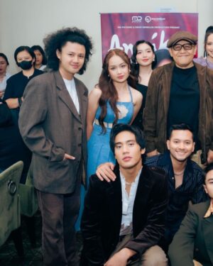 Zee JKT48 Instagram - “ANCIKA DIA YANG BERSAMAKU 1995 GALA PREMIERE”

bersyukur sekali atas kesempatan ini
tayang 11 januari 2024 🤍

makeup @irntaan 
hairdo @dianasap9 
photo : @fikrinternal @snap.nuel