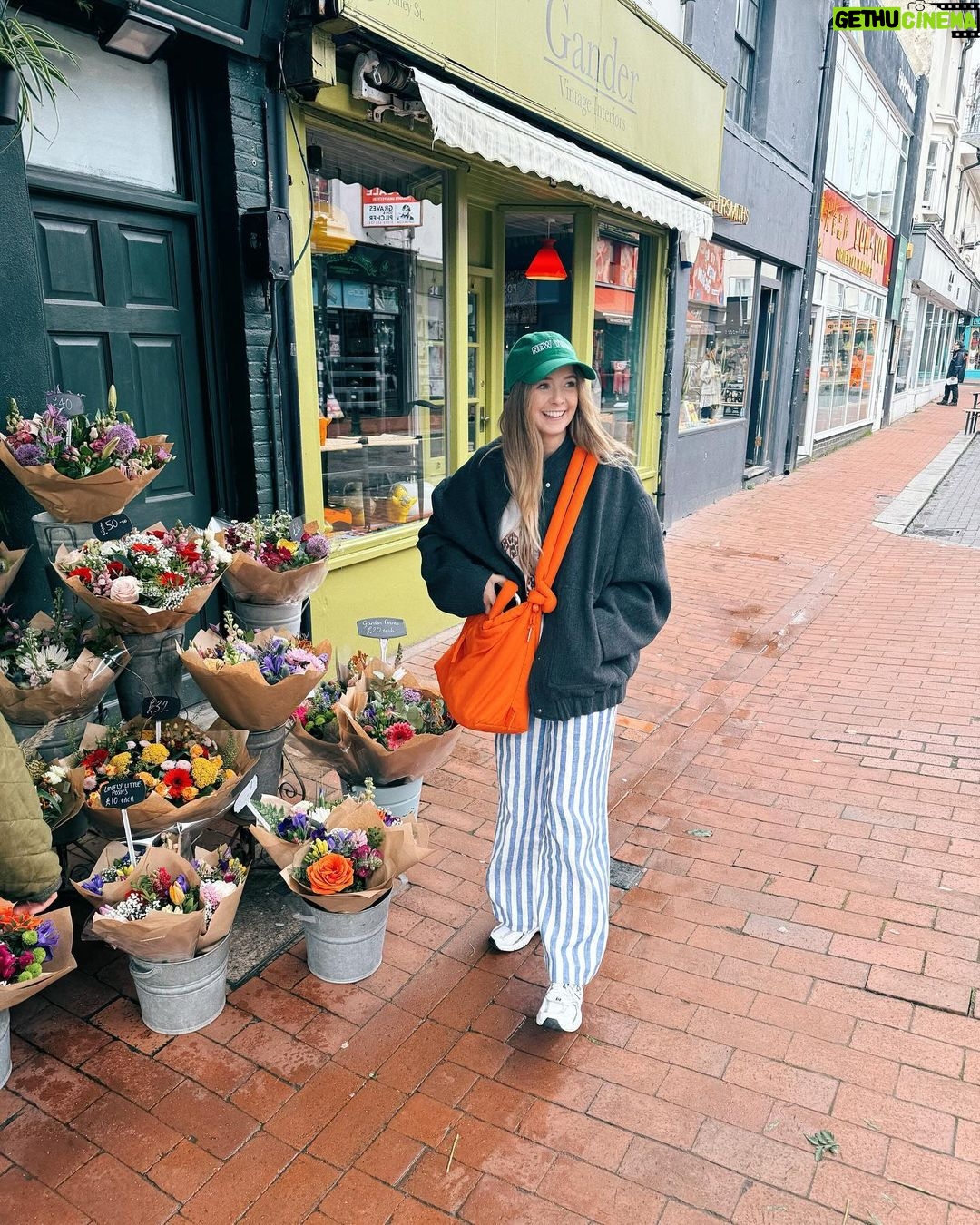 Zoe Sugg Instagram - Week 12 of 2024 ✨ 1. Started off the week going into town and grabbing a few Easter bits for the girls (mostly Ottie, what do you get an almost 4 month old for Easter? 😅) 2. Little outfit post! Will link bits in stories & tag on the photo 3. Play time @alfiedeyes 4. One afternoon when the sun was shining we popped to @kinsbrookvineyard to grab a drink and have a stroll! 5. Was so nice there & Ottie had the best time running around the pond! 6. Novies little tracksuit 😭 it’s from @zarakids and you can customise the top! 7. More potion making in the garden this week! This time for a witch, a horse and a snake! 8. Decided on some disco nails as it’s my birthday next week and I wanted something a bit more special. @bw.nails absolutely smashed it as always 🪩 9. We did our monthly photos in the Photo Booth & this time Ottie got so into it, she ended up directing a set of photos of just me and Alfie 😂 10. Saturday market deliciousness! Which of these doughnuts would you be taking home? We went with the mini egg and the chocolate! Hope you also had a great week! Next week I’ll be turning 34! (Can you believe that? Honestly I can’t haha) I met the loveliest viewer in town this week (hello if that was you, was so lovely to meet you) and she said she’d been watching since 2009!!! I WAS 19!! Madness 🥰
