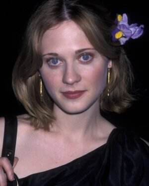 Zooey Deschanel Instagram - To all my fellow natural brunettes: did you also have a blonde phase?? Is this universal???