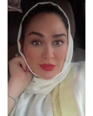 Elham Hamidi Instagram - خدایا ماه رمضان تمام شد
سرنوشتمان را خیر بنویس، تقدیری مبارک.
.
عید سعید فطر مبارک باد. 
#الهام_حمیدی