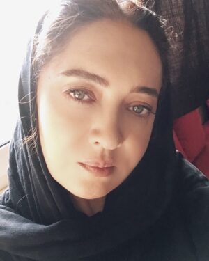 Niki Karimi Instagram - 🌹
الان  سر صحنه ، روزهاي پاياني سريال " اقازاده "، به كارگرداني بهرنگ توفيقي عزيز