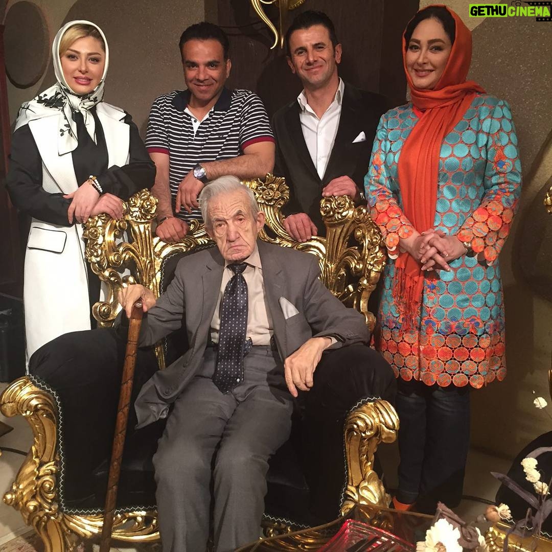 Elham Hamidi Instagram - پشت صحنه فیلم برداری فیلم "ثبت با سند برابر است"در کنار دوستان و همکاران خوب و مهربانم نیوشا مهربون و اقای امین حیایی با شخصیت وآقای بهمن گودرزی کارگردان خوبمان