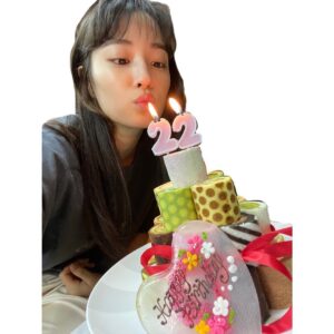 Suzu Hirose Instagram - 先日誕生日迎えまして。お祝いの言葉たくさんありがとうございました〜。フヒャ〜。