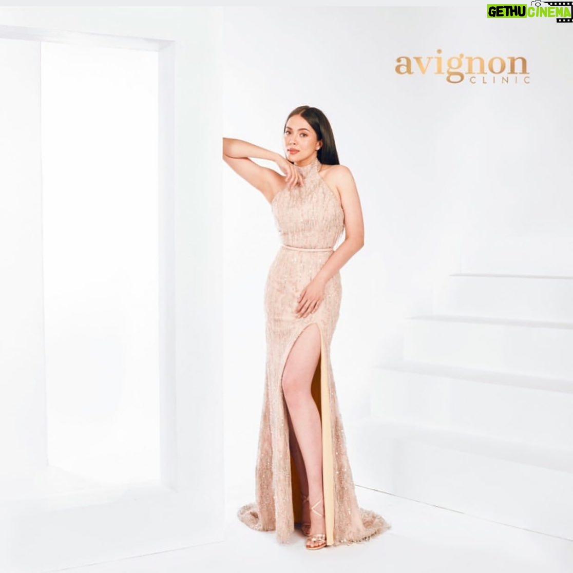 Julia Montes Instagram - Grateful for another blessing. 🙏🏻Thank you my @avignonclinic family for the trust! Excited to start my beauty journey with you! #AllThingsNewForAvignon