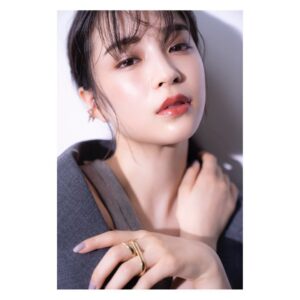 Suzu Hirose Instagram - VOCE