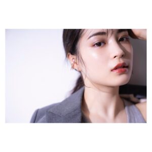 Suzu Hirose Instagram - VOCE