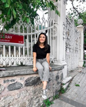 Özge Yağız Instagram -