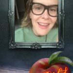 Sarah Paulson Instagram – Costume Extravaganza 
🙌🏼💚🍑