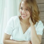 Julia Montes Instagram - "Keep smiling, because life is a beautiful thing and there's so much to smile about ." - Marilyn Monroe
.
.
. 
👚 by @withlovevenice 
My Infinity Necklace ❤️ by @jgdesigns01
📸 by @paolohautea
