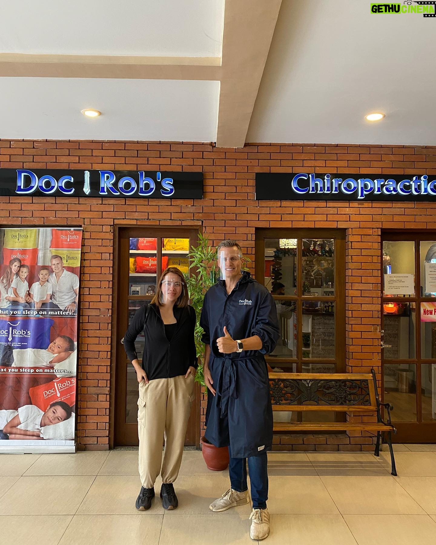 Julia Montes Instagram - Thank you @docrob74 for today ... my back feels a lot better ... go visit the clinic guys ! Miss you @patriciajavier1