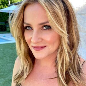 Jessica Capshaw Instagram - Spent my morning with these glorious people making the magic happen!! @georgieeisdell @marktownsend1 @higgsy_photography 

Help me spread the word about HOLIDATE on @netflix coming in HOT and FUNNNNNNY tomorrow. There’s never been a better time to cozy up and get your funny on...

Long live the Rom-Com!!! 😘😘@emmaroberts @lukebracey @kchenoweth @kingbach 
@jakemanley @manishdayal @francesfisher @cynthywu @thetiffanypaulsen
