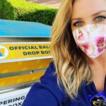 Jessica Capshaw Instagram - Vote. 🇺🇸

This is a moment to fully wrap our arms around what being a citizen in this country means. We each have the right to yield a SUPERPOWER in every election and cast our votes. I pray that tomorrow we all use it wisely and with love for not just this generation but the many generations that come after us. 

Racism is real. Climate collapse is real. Women’s rights being threatened is real. 

Tomorrow, WE THE PEOPLE, get our turn to speak through our VOTES. Let’s make our country proud.

“Clear eyes, full hearts, can’t lose.”
- FNL

🇺🇸🇺🇸🇺🇸🇺🇸🇺🇸