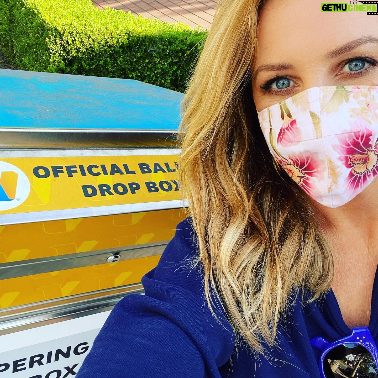 Jessica Capshaw Instagram - Vote. 🇺🇸
This is a moment to fully wrap our arms around what being a citizen in this country means. We each have the right to yield a SUPERPOWER in every election and cast our votes. I pray that tomorrow we all use it wisely and with love for not just this generation but the many generations that come after us.
Racism is real. Climate collapse is real. Women’s rights being threatened is real.
Tomorrow, WE THE PEOPLE, get our turn to speak through our VOTES. Let’s make our country proud.
“Clear eyes, full hearts, can’t lose.”
- FNL
🇺🇸🇺🇸🇺🇸🇺🇸🇺🇸