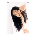 Suzu Hirose Instagram – いっぱい載せるのとってもお恥ずかしいんですけど、本日発売の、本日発売の、本日発売の、(大事かなと思って3回言った)2021年のカレンダーは、お友達にお願いして撮ってもらい、すごく写真可愛いので、、、載せさせて頂きまっす。2枚目ちょこっと写り込んでる　@malaciel ありがとう❤︎楽しかった👩🏼‍🦱