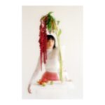Suzu Hirose Instagram – いっぱい載せるのとってもお恥ずかしいんですけど、本日発売の、本日発売の、本日発売の、(大事かなと思って3回言った)2021年のカレンダーは、お友達にお願いして撮ってもらい、すごく写真可愛いので、、、載せさせて頂きまっす。2枚目ちょこっと写り込んでる　@malaciel ありがとう❤︎楽しかった👩🏼‍🦱