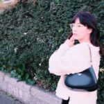 Asami Mizukawa Instagram – クラシックだけどコロンとかわいらしい佇まい。
#PradaCleo