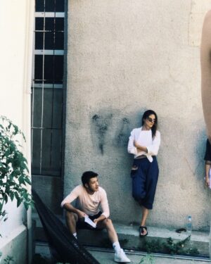 Alina Boz Instagram - Paydos! Sıra sende @netflixturkiye 😋❤️ #Aşk101