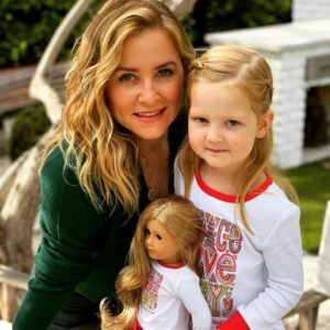 Jessica Capshaw Instagram - I spent hours upon hours upon hours playing with dolls when I was a kid and now one of the bonuses of having kids is that you get to play with them again!! And just in time for the holidays...especially with so much time at home getting cozy and creative with playtime. #ad The extra special part of the Truly Me line is that there is a doll that seeks to make every child feel represented because children and adults alike need to understand just how much REPRESENTATION MATTERS. All your gift questions for the little ones answered in one warm and inclusive place. @americangirlbrand #MyAGHoliday #MyAmericanGirl