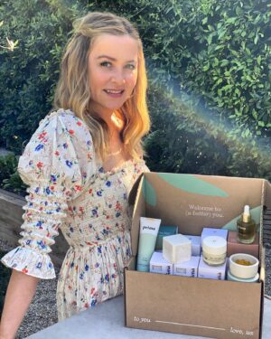 Jessica Capshaw Instagram - GRATITUDE GIVEAWAY ❤️🧡💛💚💙💜
Giving you all a chance to WIN the entire @PRIMA suite of products ($550 value plus some extra sweet goodies)
.
The beginning, middle and end of the holiday season can be challenging for ALL. Add to that it’s an especially chaotic year, so I’m thinking we could all use some daily stress relief. It’s no secret how smitten I am by @PRIMA goods as my go-to favorite everyday wellness solution - helping me show up grounded, self aware and less stressed. Prima's botanical therapeutics have made a profound difference in my skin, mood, body, and sleep. True story.
.
To show my gratitude for you all - I will GIFT one lucky winner the entire line of @PRIMA products 🌱 ($550 value), with a handwritten note from me to you, and a few extra goodies :) 
.
✨TO ENTER: ✨
- Follow @prima
- Tag 2 friends in the comments who could also use a boost of relaxation
💛 GIVEAWAY ENDS TUESDAY 11/24.

✨Instagram LIVE ✨: I will be going Live this Tuesday / Nov. 24 at 2:30pm PST with @prima Founder/CEO (my husband @christopher_gav !) for an intimate (first ever!) conversation with us to talk about family, wellness, parenting, daily practices, and answer your questions, and also to announce the WINNER. See you then!! It’s going to be SO fun!! 
.
*NO PURCHASE OR CREDIT CARD INFORMATION NECESSARY TO WIN, ENTER OR CLAIM PRIZE. Giveaway ends on 11/24 at 3 pm PST. Must be 18 years or older to enter. Giveaway open to all 50 U.S. states. One winner will be chosen randomly on 11/24 and announced via Instagram Live. They will also be contacted via DM on 11/24. This giveaway is not affiliated with Instagram.