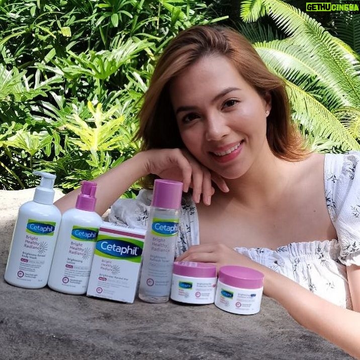 Julia Montes Instagram - Achieving a perfect skincare routine requires expertise. So in times like this where everything can be searched, getting answers from the expert is a must. Let us know your skin questions and let Dr. Irene Gaile answer them all. Watch out for their LIVE at @mercurydrugph ‘s FB Page this saturday, 12nn. #BrightAboutSkin is our new mantra!
Your most loved @cetaphilbrighthealthyradiance products are available for Curbside Pickup, Drive-thru, and Delivery from Mercury Drug!! For more details, visit @mercurydrugph ‘s FB Page. #ParaSayoSuki #TheCetaphilDifference