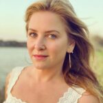 Jessica Capshaw Instagram - Flashback Friday to beachy sunsets by the sea...
📸: @destryallyn