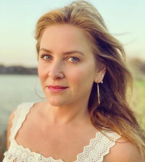 Jessica Capshaw Instagram - Flashback Friday to beachy sunsets by the sea...
📸: @destryallyn