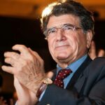Elham Hamidi Instagram - Elhamhamidiiii نام پرآوازه استاد شجریان  نه تنها در موسیقی بلکه همچون یک برند هنری برای مردم این کشور می درخشد حالا که در آغاز بهار و سال نو هستیم و هرگز دوست نداریم باور کنیم  حنجره طلایی صدای ایران ناخوش احوال  است پس به پاس این همه هنرمندی و افتخار آفرینی و بیاد ربنای معروف برای سلامتی هر چه زودتر ، استاد دعا کنیم
