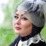Elham Hamidi Instagram - سلام این عکس جدید هم تقدیم به همه کسانیکه در اصل بودن این پیج هنوز شک دارند. در پست قبلی گویابرای خیلی از دوستان منظورم شفاف نبود حرف من اینه که برای جوانها کارهای بسیاری است و حتما همه نباید دکتر و مهندس و فوتبالیست و بازیگر شویم قطعا کشور به سایر مشاغل مثل نجاری، ، کارمندی، بانکداری ،رستوران داری ، مغازه داری ،معلمی و ....نیازمند است مهم  اینه که هر کاری میکنیم شرافتمندانه باشه و پول حلال در بیاریم و فرد مفیدی برای جامعه باشیم . یکی دیگر از این کارها عکاسی است که دختران هم با کمی آموزش و  مطالعه و ذوق و فعال کردن استعداد خود میتوانند هنرمندی کنند.قطعا ارزش و اثر یه معلم خوب و نمونه و یا یه آتش نشان  متعهد  و پلیس دلسوز  برای کشور غیر قابل انکار است