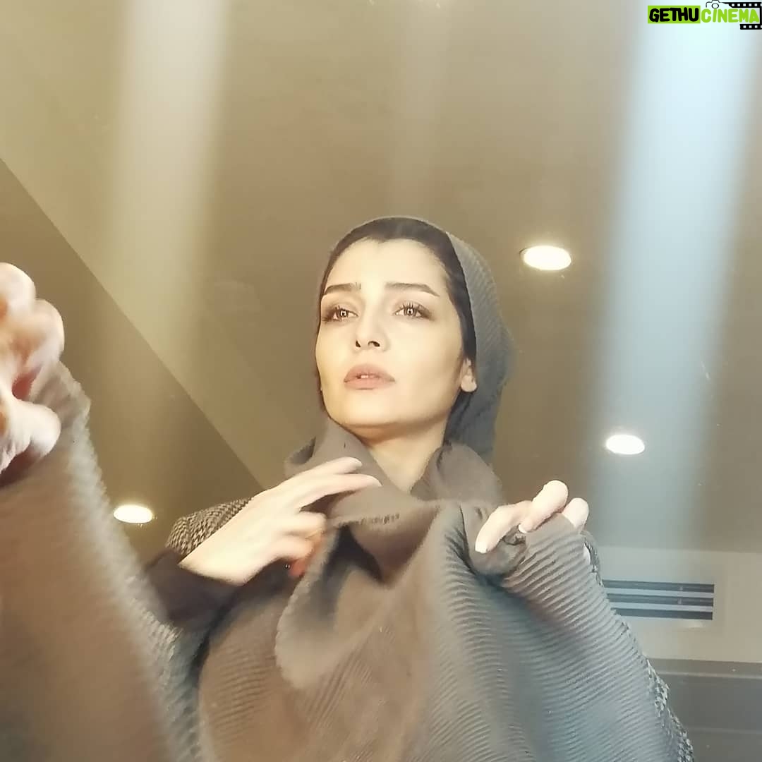 Sare Bayat - 176.6K Likes - نیازی نیست انسانها را امتحان کنید،کمی صبر کنید،،
خودشان امتحانشان را پس می دهند.
(ارنست همینگوی)