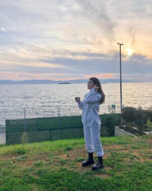 Özge Yağız Instagram - 🧡