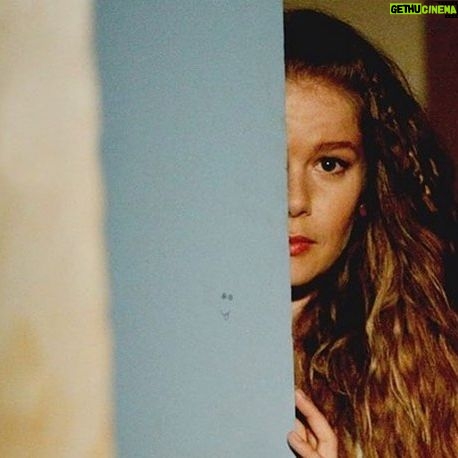 Burcu Biricik Instagram - Hepsi benim bebeklerim ❤️🎈
Hepsini aşırı seviyorum🦋
#Repost
@kokarcamedya
・・・
Burcu Biricik ve onunla hayat bulan karakterler; Kimi zaman bizi ağlattı, kimi zaman güldürdü, şaşırttı... Sizin en favori Burcu Biricik karakteriniz hangisi? 😍🤔
#kokarcamedya #burcubiricik #sinema #dizi
