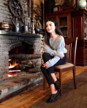 Özge Yağız Instagram - Ne güzel demiş Sabahattin Ali; “Herkese içindeki iyilik kadar iyi bir hayat dilerim...”🍁