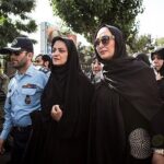 Elham Hamidi Instagram - واقعا از دست دادن پدر و بعدشم مادری شیر زن و فداکار خیلی سخته و از همه سختر تر در غم از دست دادن مادر ، دختر خانواده است که  کاملا  تنها میشه ، پس یه بار دیگه به تک دختر شهید بابایی سلما عزیز  و دو آقازاده محترمشون درگذشت خانم حکمت مادری فداکار و تسلیت می گم و آرزوی صبر براشون می کنم#شهید# خلبان#بابایی#حکمت# ضمنا باید بگم خدا رو شکر خیلی مراسم تشیع و خاکسپاری با شکوه برگزار شد و حضور جمعیت قابل توجه نشون میده خانم حکمت چقدر انسان خوبی بودند  جا داره از همه عوامل برگزاری این مراسم و تشیع با شکوه  بویژه ، ،نیروی ی هوایی ارتش جمهوری اسلامی ایران و شخص ریاست بنیاد شهید و سایر مقامات و فرماندهان  نظامی تشکر و قدردانی کنم که رسم ادب و کسوت و فراموش نکردند