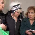 Marina Fedunkiv Instagram - Не знаю, кто как, а вот мы с подругами @kroshka_duda и @potapuwkina все-таки востребованы для работы на праздниках. 🎄🥳
Вот только, где этот Банк Приколов, в котором продюсер зарплату нашу берет, находится, не подскажете? Я там на карточку деньги закинуть хочу...

Ссылка на саундтрек ролика в описании моего профиля в Инстаграм 👆🏻

Какие у вас планы на праздники? Расскажите в комментариях 👇🏼

 #маринафедункив #федункив #премьера #новогодняя #скетч #вайн #праздниккнамприходит #песни #подруги #актриса #певица #юмор #прикол #ржака  #comedywoman #шоу #реальныепацаны #федункинмаклауд #пожилойблоггер