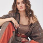 Gökçe Akyıldız Instagram – @gardiropmagazin Ocak sayısı✨ 
Genel Yayın Yönetmeni: @gulay_ozdemir 
Fotoğraflar: @serhathayri
Videografi: @vastistanbul
Moda Direktörü: @caglakucukdereli 
Styling: @irmakozdener
Saç ve Makyaj: @mesut.ozuzun 
Prodüksiyon: @mine.gunduz
Fotoğraf Asistanı: @ugursariduran

@nutekstudio @gardiropmagazin @onemgunalagency