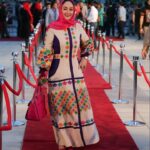 Elham Hamidi Instagram - باید در این وانفسای هنر ایران بخصوص سینمای امروز از بانیان ، حامیان و عوامل برگزاری شانزدهمین جشن سینمایی تلویزیونی دنیای تصویر و اهدای تندیس حافظ به برگزیدگان ایران ، بطور ویژه از اقای علی معلم و همسر مهربان ایشون خانم آذر معماریان و علی اوجی و سایر عزیزان تشکر و قدردانی کرد تا ضمن دور هم جم کردن خانواده سینما ، شور و هیجانی به همه اهالی سینما و جعبه جادویی هدیه می کنند#حافظ#دنیای_تصویر #جشن#فرش_قرمز#تشکر از عکاس محترم اقای حسن هندی