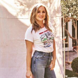 Jessica Capshaw Instagram - New York State of mind in a California sea of sunshine...(trying to bring back the sunshine-y thoughts 😉)
💄: @georgieeisdell 
💇🏼‍♀️: @marktownsend1 
👱🏼‍♀️🌈: @traceycunningham1 
📸: @higgsy_photography